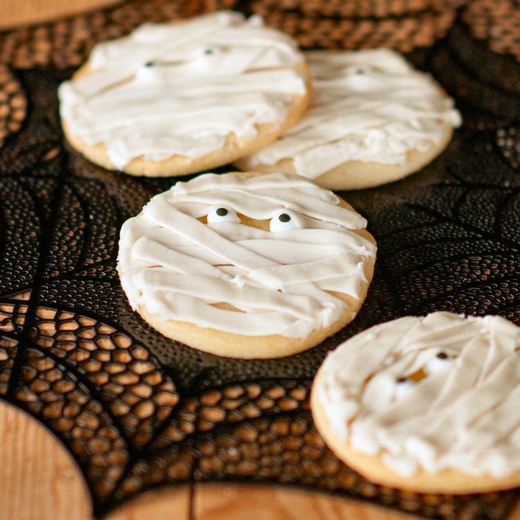 Mummy Cookies for Halloween