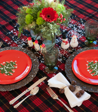 Christmas Plates with Centerpiece