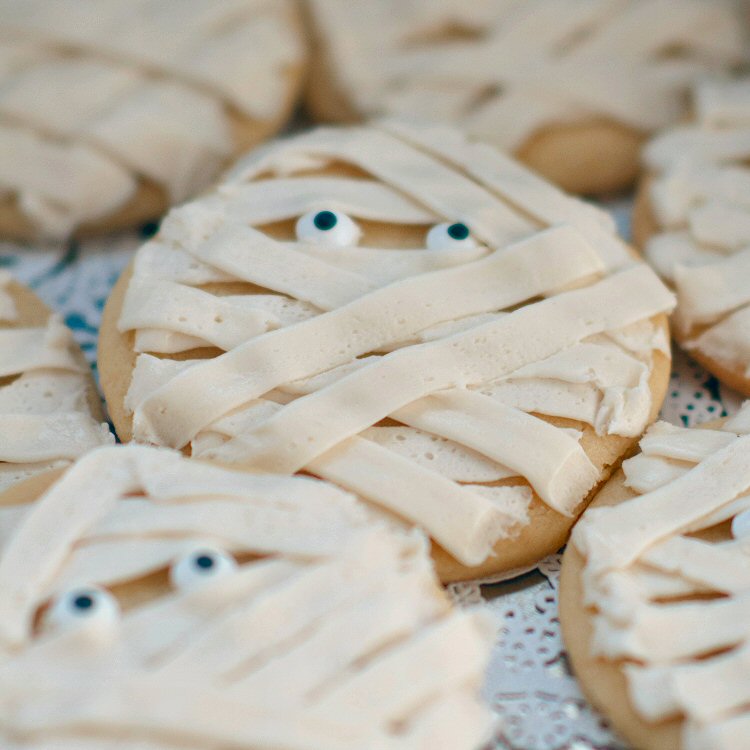Sugar Cookies with Vanilla Buttercream Frosting Recipe - EntertainingCouple.com